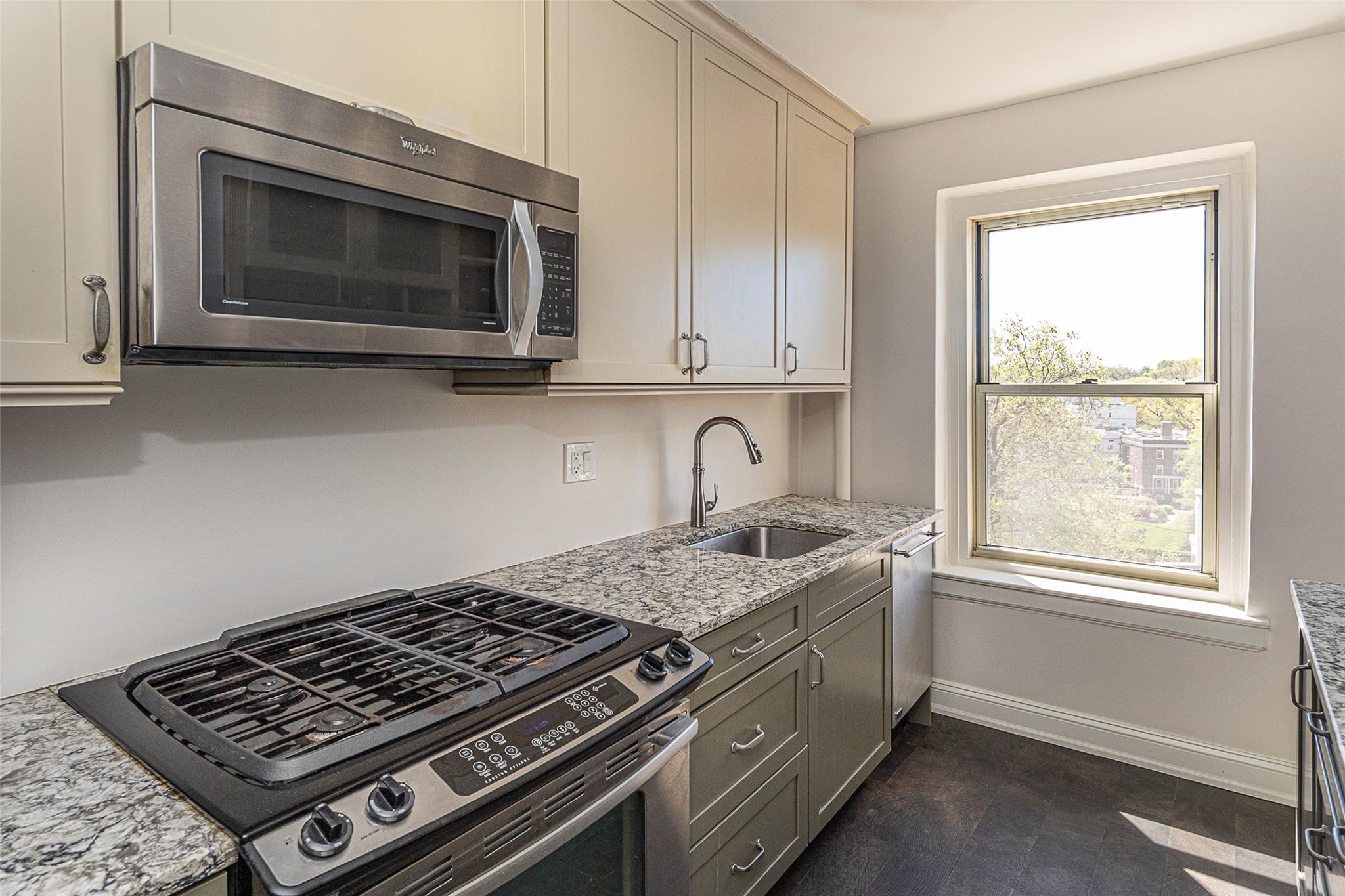 250 Bronxville Road #6B, Bronxville, New York image 7