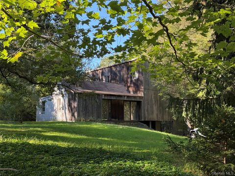 Homes For Sale - 98 Eastwoods Road<br/> Pound Ridge, NY 10576