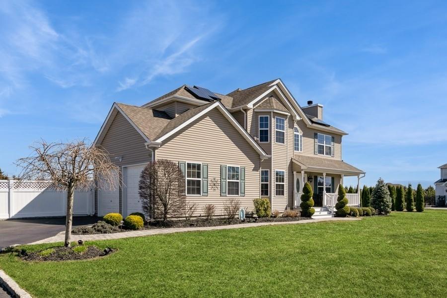 49 Calverton (canterbury) Court, Wading River, New York image 3