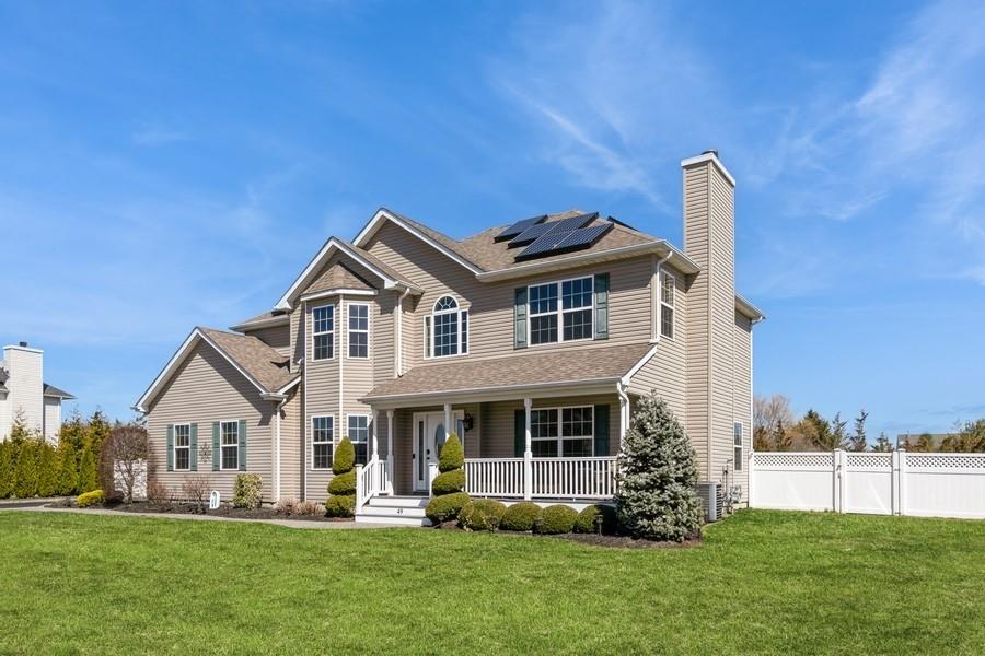 49 Calverton (canterbury) Court, Wading River, New York image 2