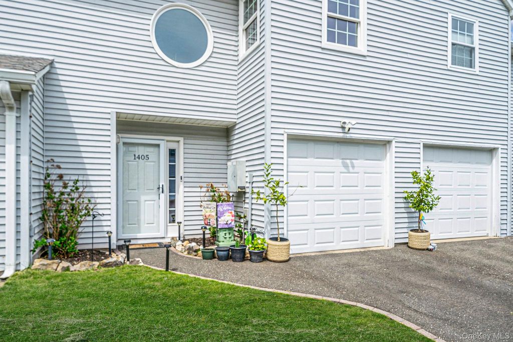 Photo of 1405 Sara Circle, Port Jefferson, NY 11776 (MLS # 992652)