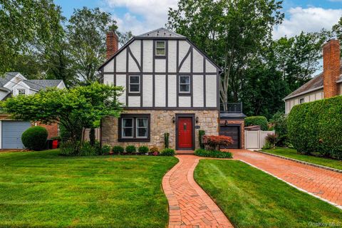 Photo of 81 Gerard Avenue W, Malverne, NY 11565 (MLS # 916206)