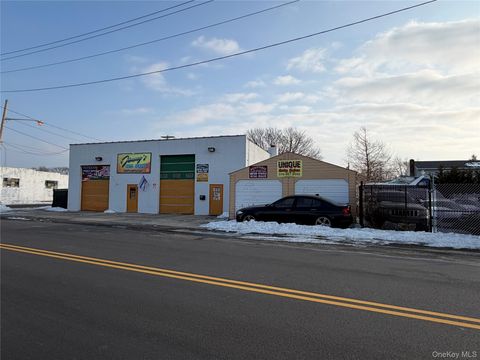 Photo of 628 Shore Road, Lindenhurst, NY 11757 (MLS # 961789)