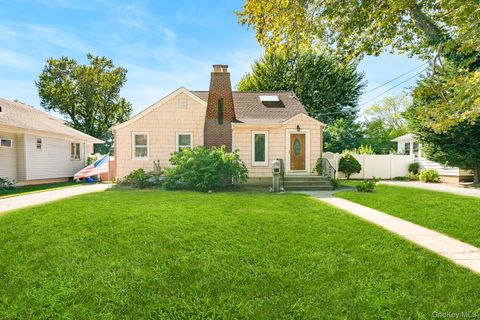 Photo of 306 Park Avenue, Freeport, NY 11520 (MLS # 902797)