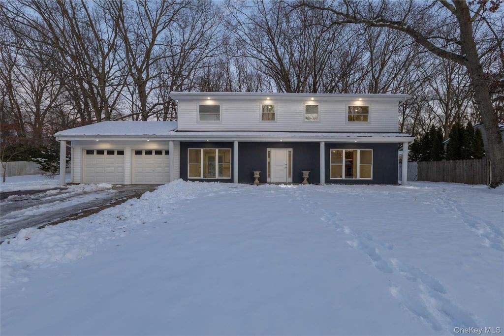 Photo of 19 Stuyvesant Circle E, East Setauket, NY 11733 (MLS # 944852)