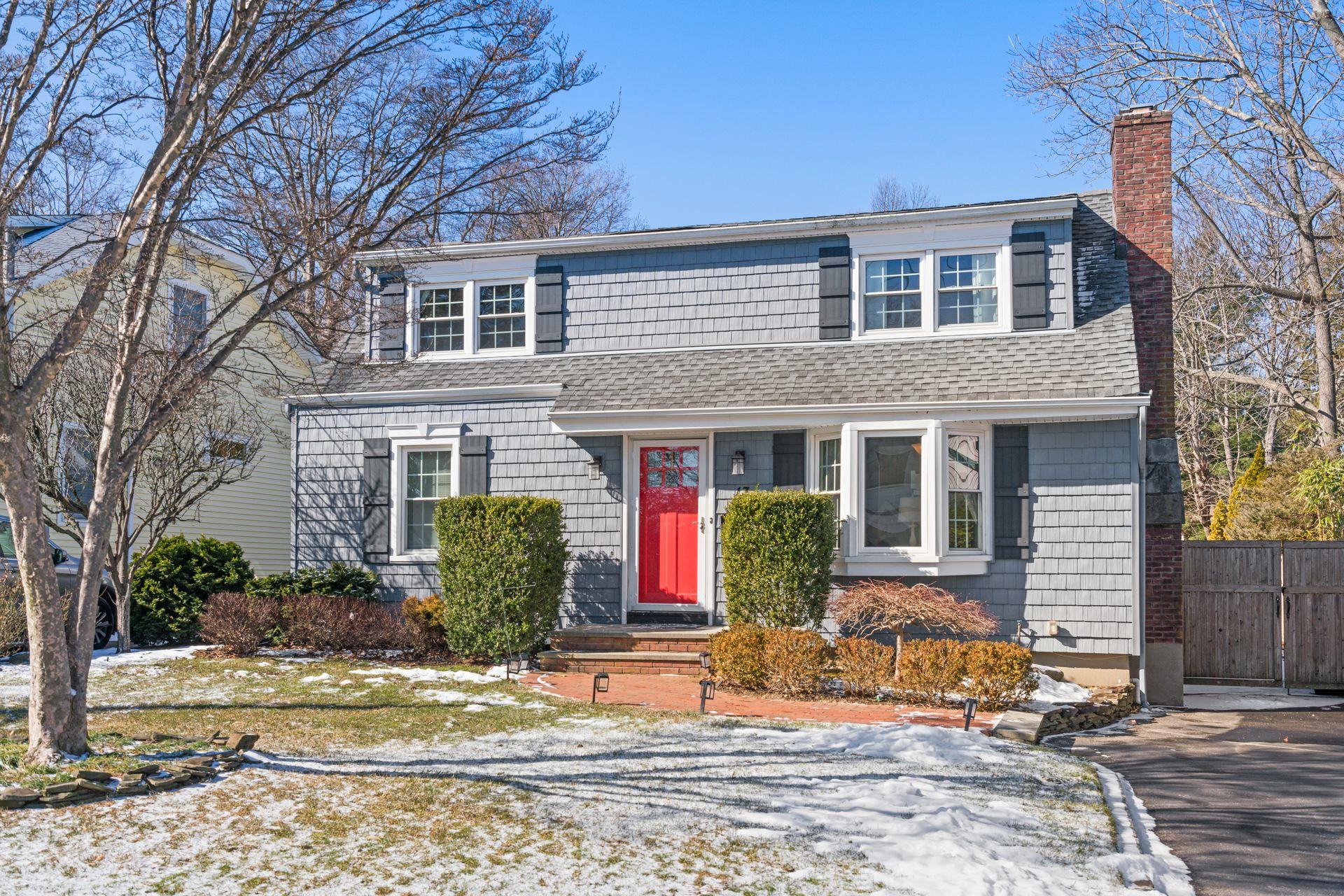 13 Trainer Court, Huntington, New York image 1