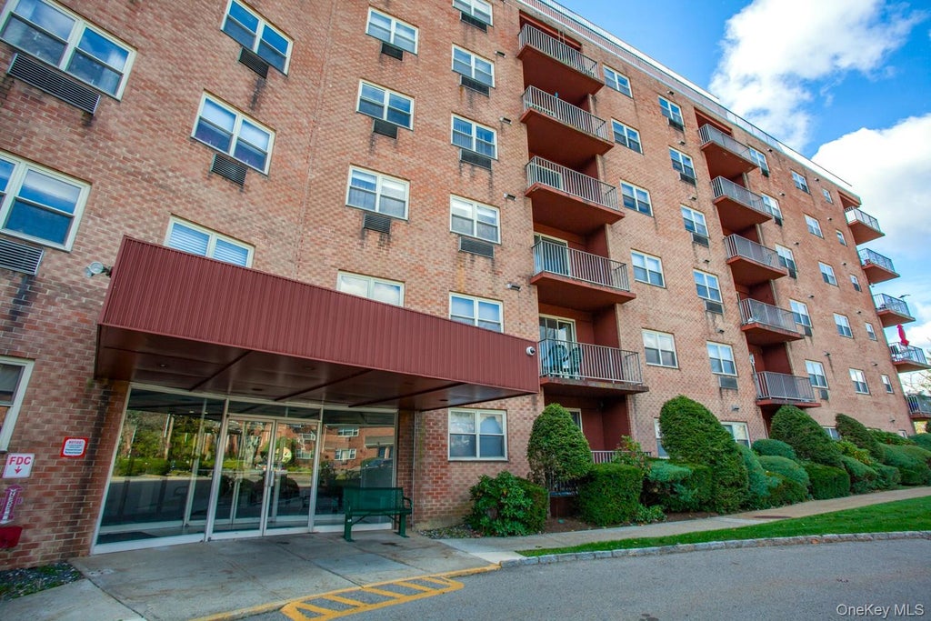 Photo of 1 Lakeview Drive #LL5, Peekskill, NY 10566 (MLS # 1041293)