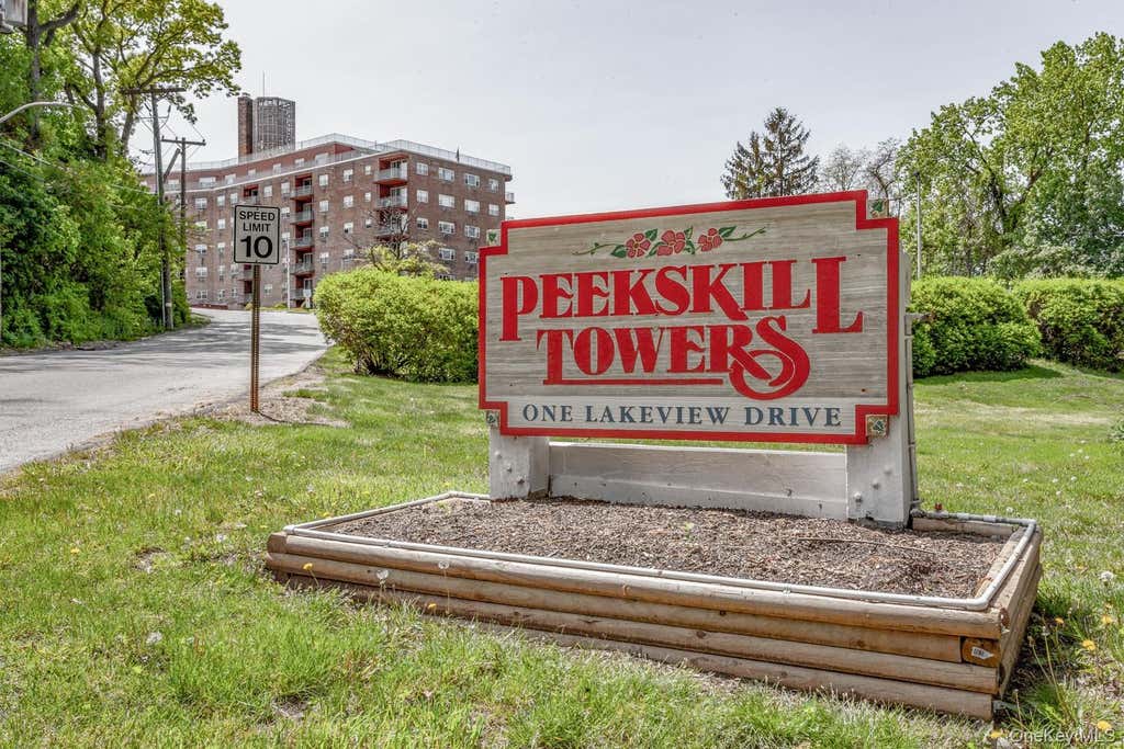 Photo of 1 Lakeview Drive #LL5, Peekskill, NY 10566 (MLS # 1041293)