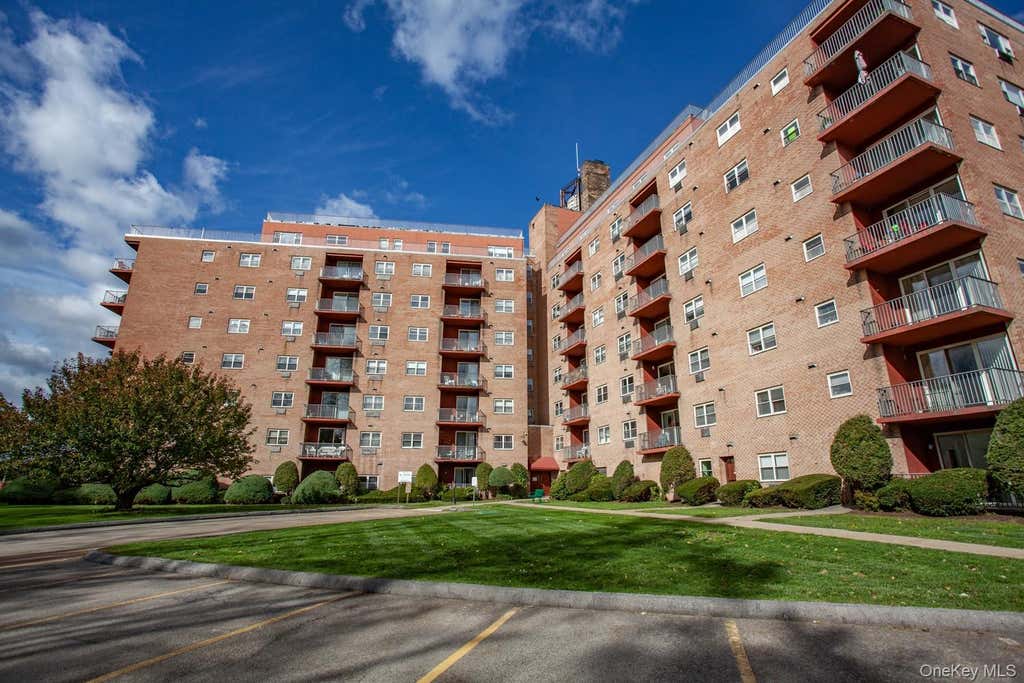 Photo of 1 Lakeview Drive #LL5, Peekskill, NY 10566 (MLS # 1041293)