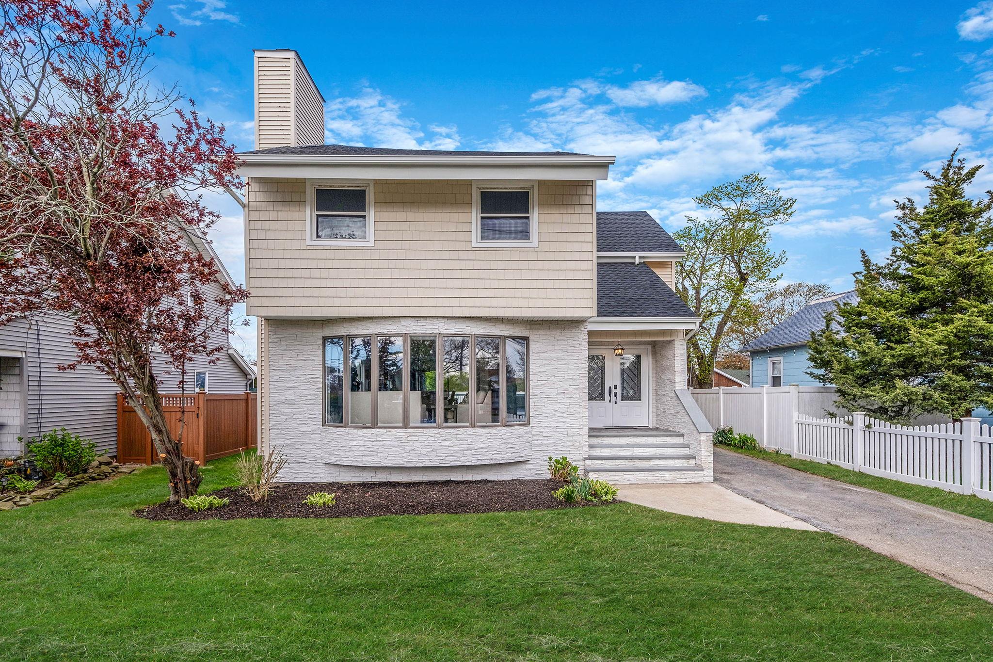 219 S Bayview Avenue, Amityville, New York image 1