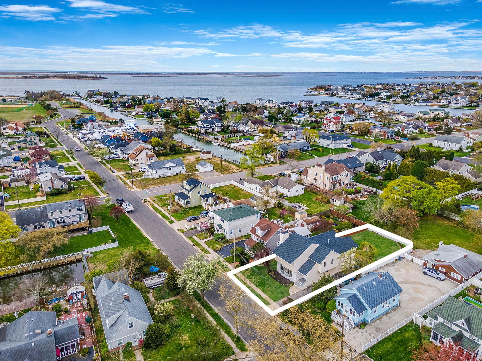 219 S Bayview Avenue, Amityville, New York image 5