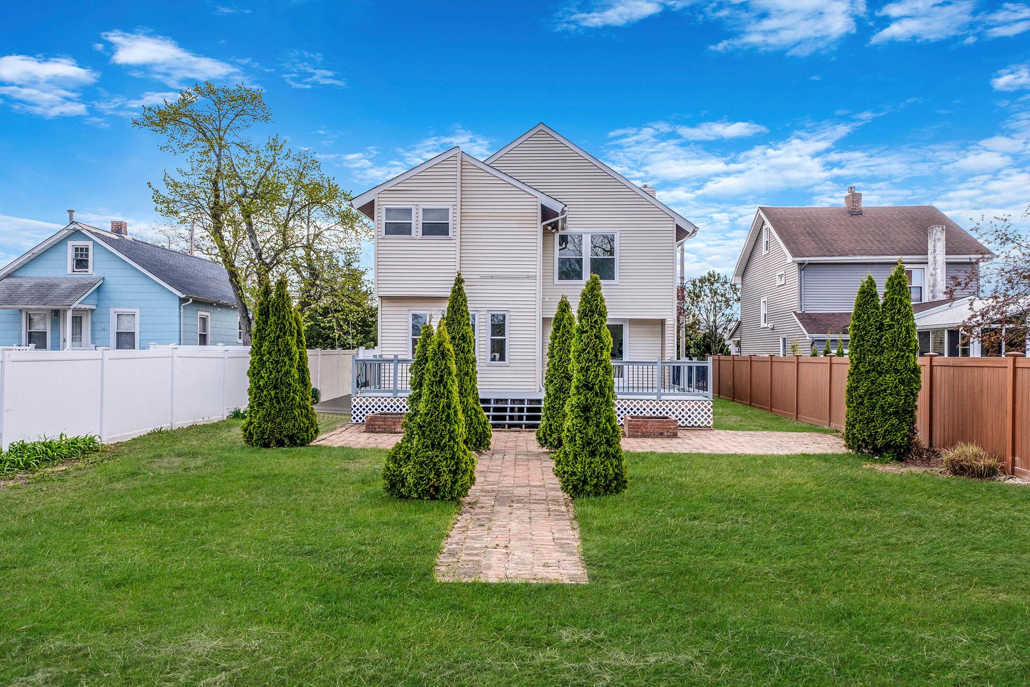 219 S Bayview Avenue, Amityville, New York image 3