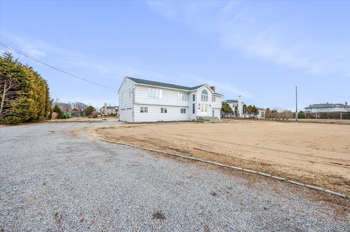 147 W Bayberry Road, Islip, New York image 1