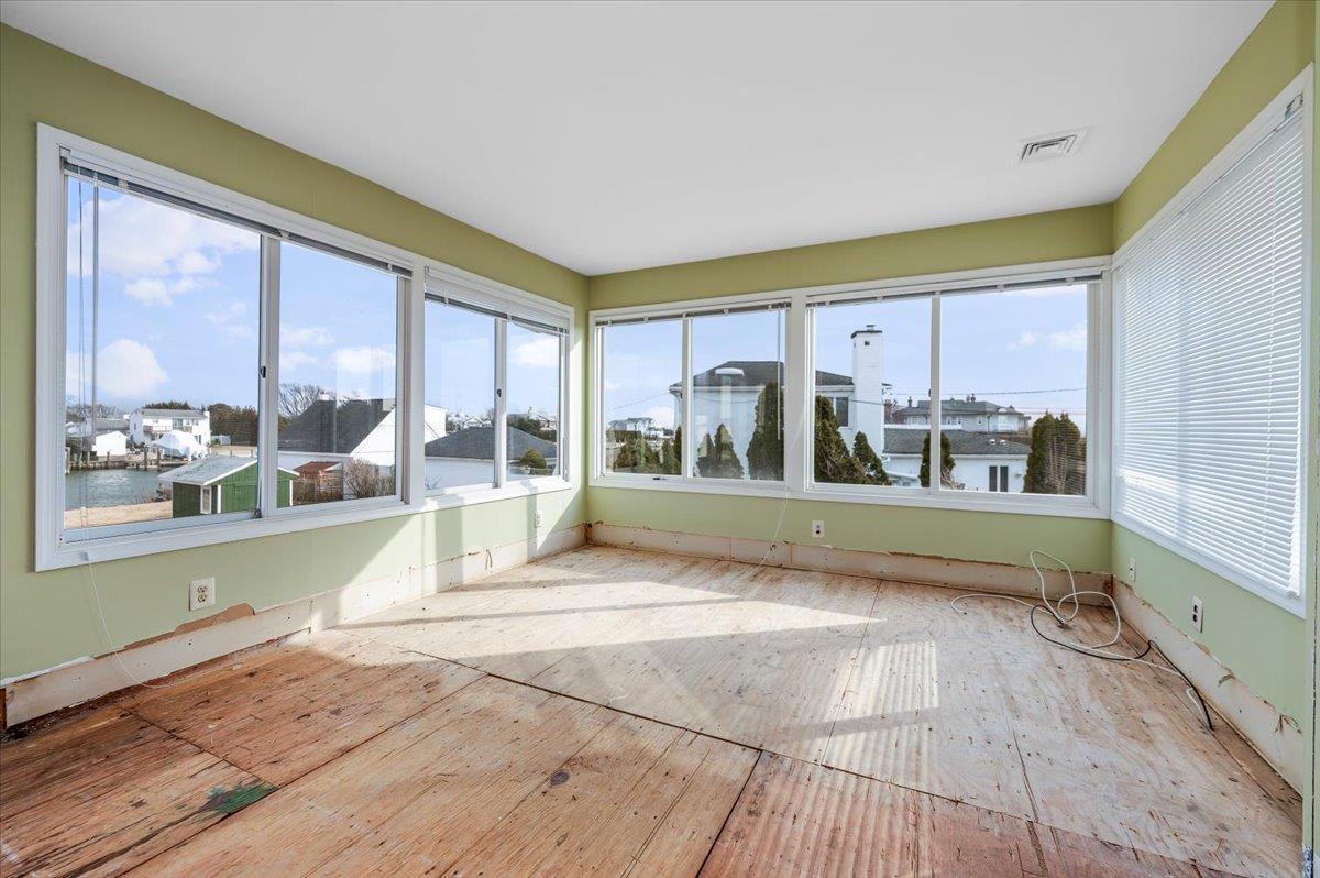 147 W Bayberry Road, Islip, New York image 7