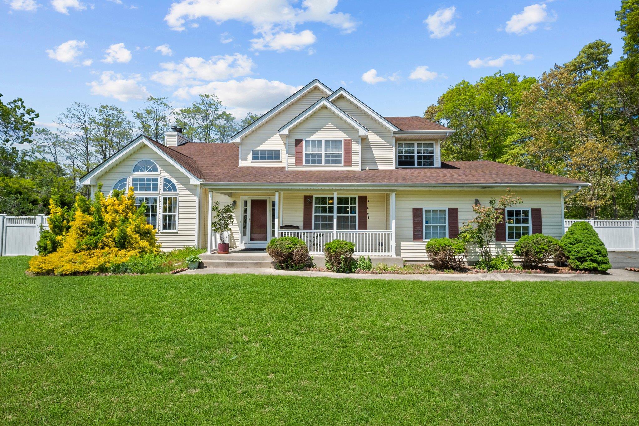 9 Sander Court, Middle Island, New York image 4
