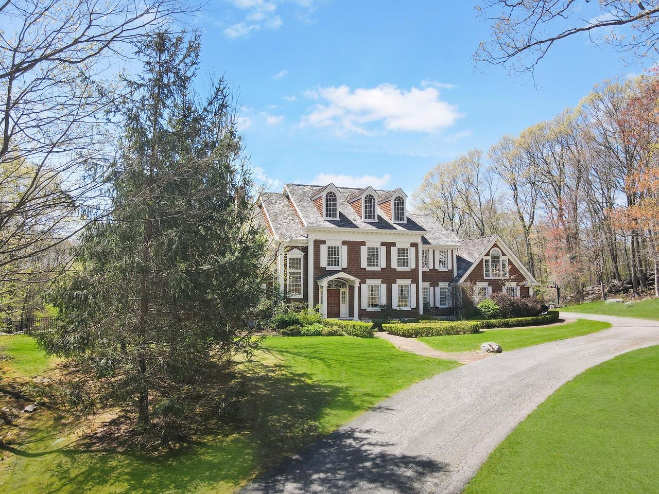 Dann Farm Road, Pound Ridge, New York - 5 Bedrooms  
6.5 Bathrooms  
14 Rooms - 