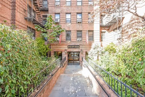 Photo of 99-63 66th Avenue #G11, Rego Park, NY 11374 (MLS # 929100) Photo of 99-63 66th Avenue #G11, Rego Park, NY 11374 (MLS # 929100)