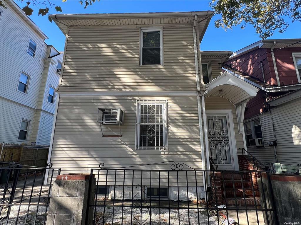 69 St St, Woodside, Queens, NY - 6 Bedrooms  
3 Bathrooms - 