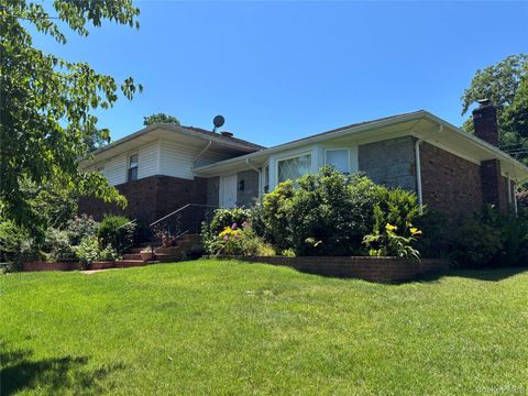 Homes For Sale - 71 Willits Road<br/> Glen Cove, NY 11542