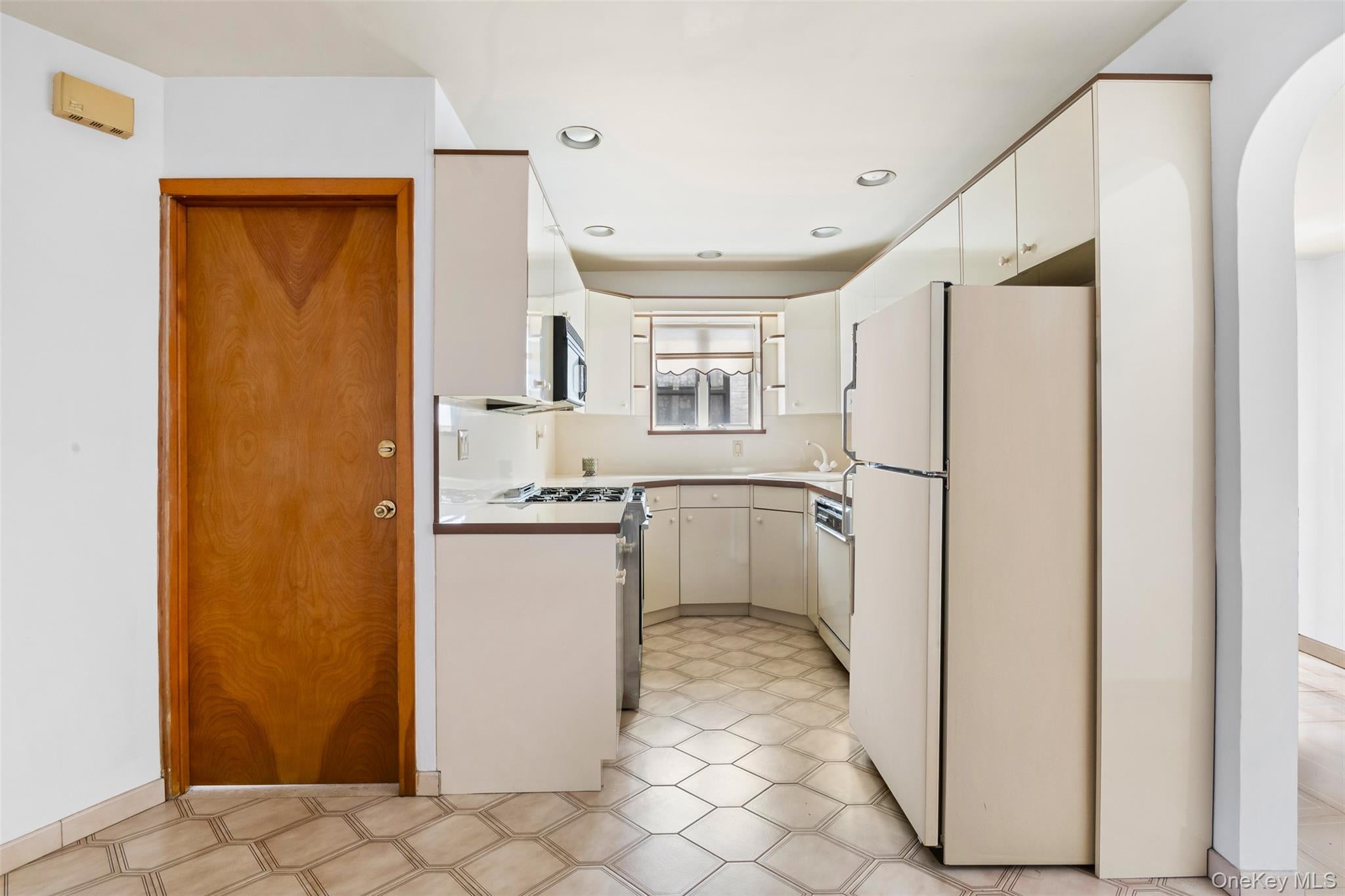 1538 W 11th Street