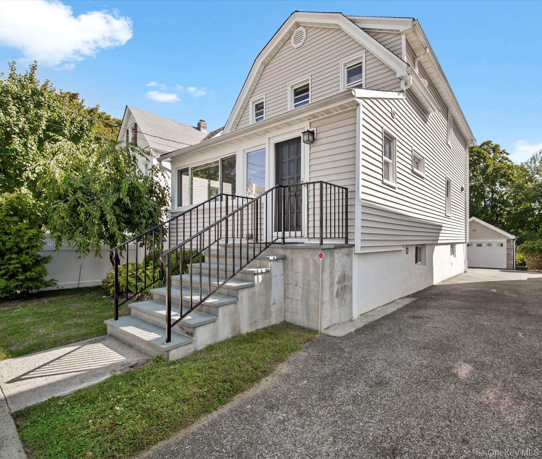 7 Edgewater Place