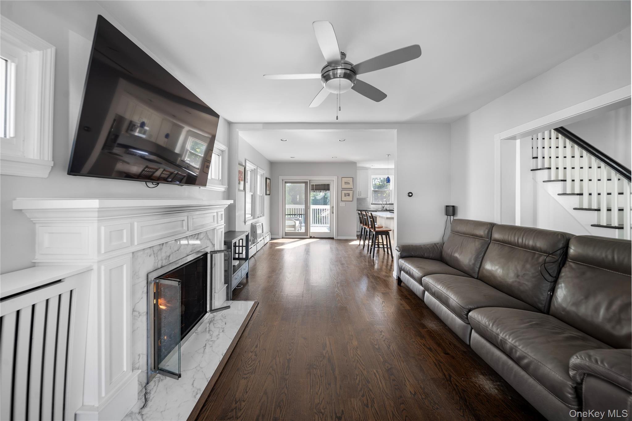 7 Edgewater Place