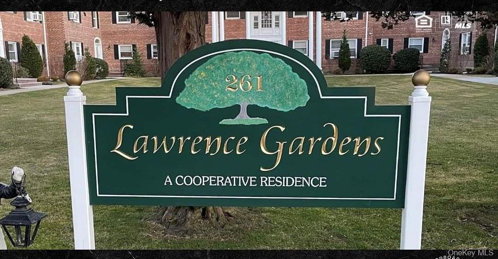 Photo of 261 Central Avenue #A4, Lawrence, NY 11559 (MLS # 969016)