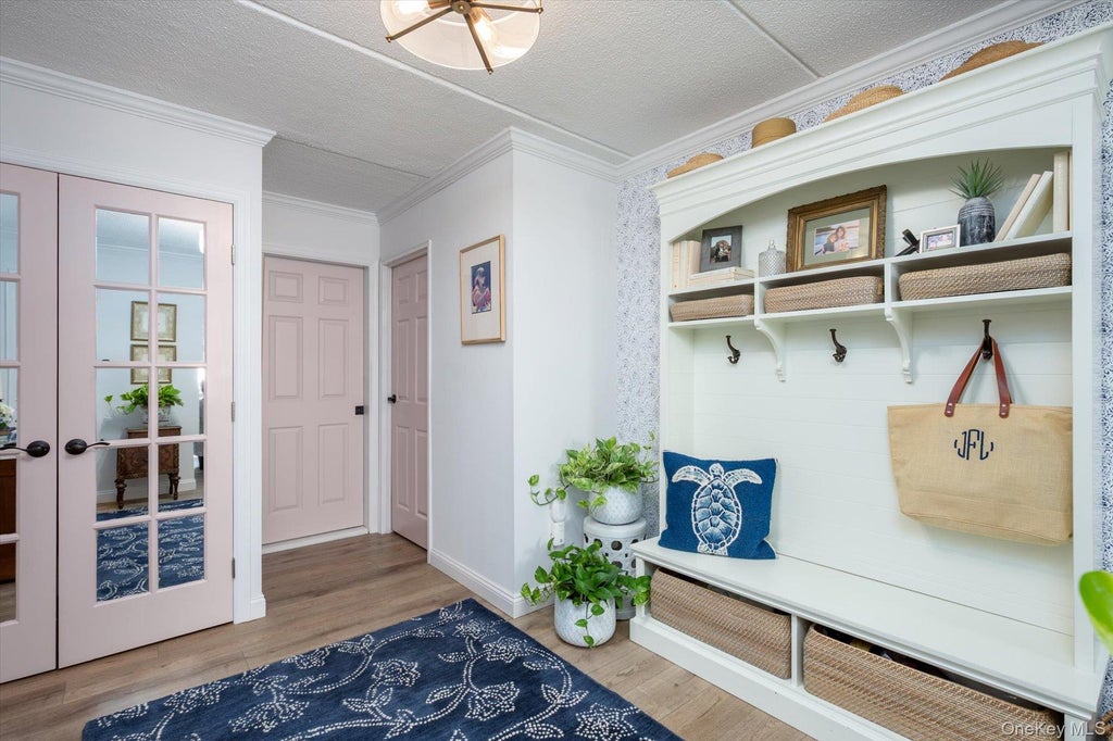 Photo of 135 Post Avenue #3R, Westbury, NY 11590 (MLS # 1025415)