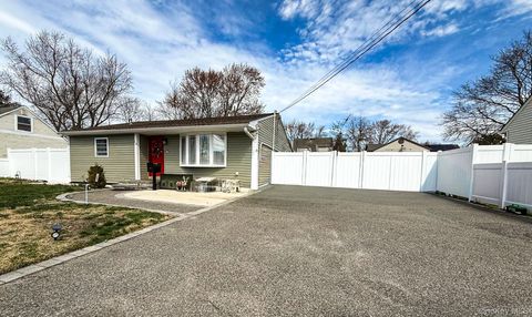 Homes For Sale - 13 E Walnut Street<br/> Central Islip, NY 11722