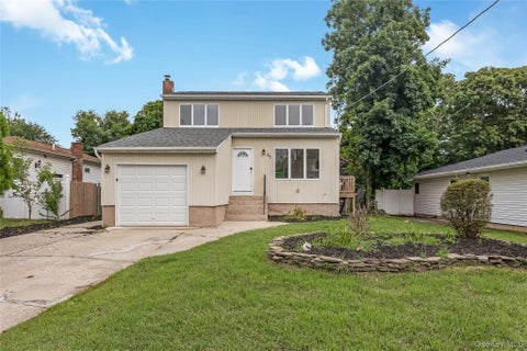 Photo of 65 Westminster Drive, Shirley, NY 11967 (MLS # 1029794)