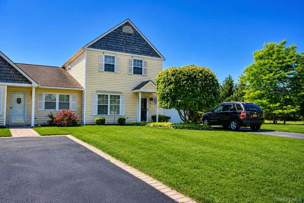Photo of 6 Dove Path, Coram, NY 11727 (MLS # 1008004)