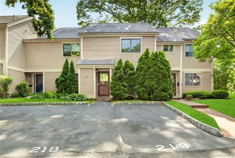 Homes For Sale - 218 Tree Top Crescent<br/> Westchester County, Rye Brook, NY 10573