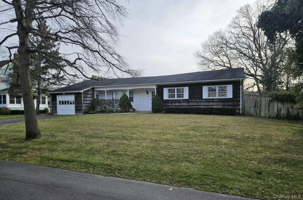 Photo of 182 Connetquot Drive, Oakdale, NY 11769 (MLS # 942044)