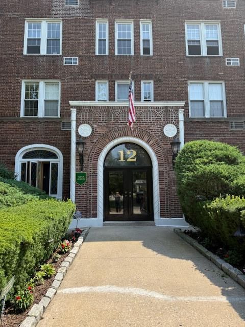 Photo of 12 Hamilton Place #A4, Garden City, NY 11530 (MLS # 906493)