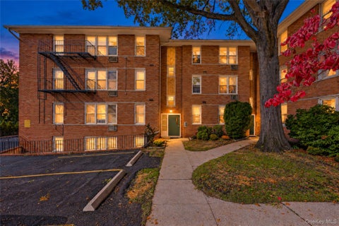 Photo of 25 Trinity Place #3M, New Rochelle, NY 10805 (MLS # 1065444)