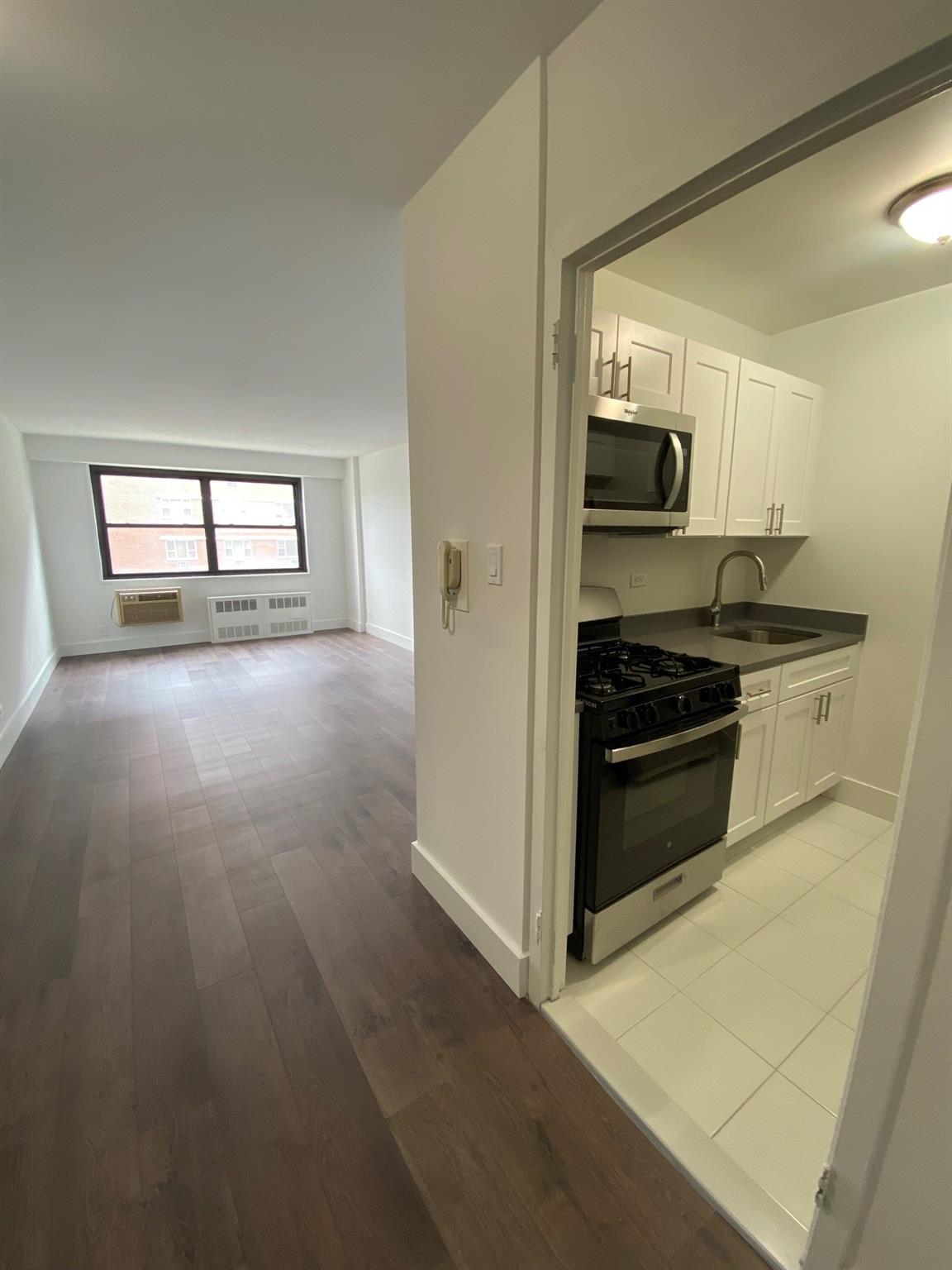 39-60 54 Street #4V, Woodside, New York image 2