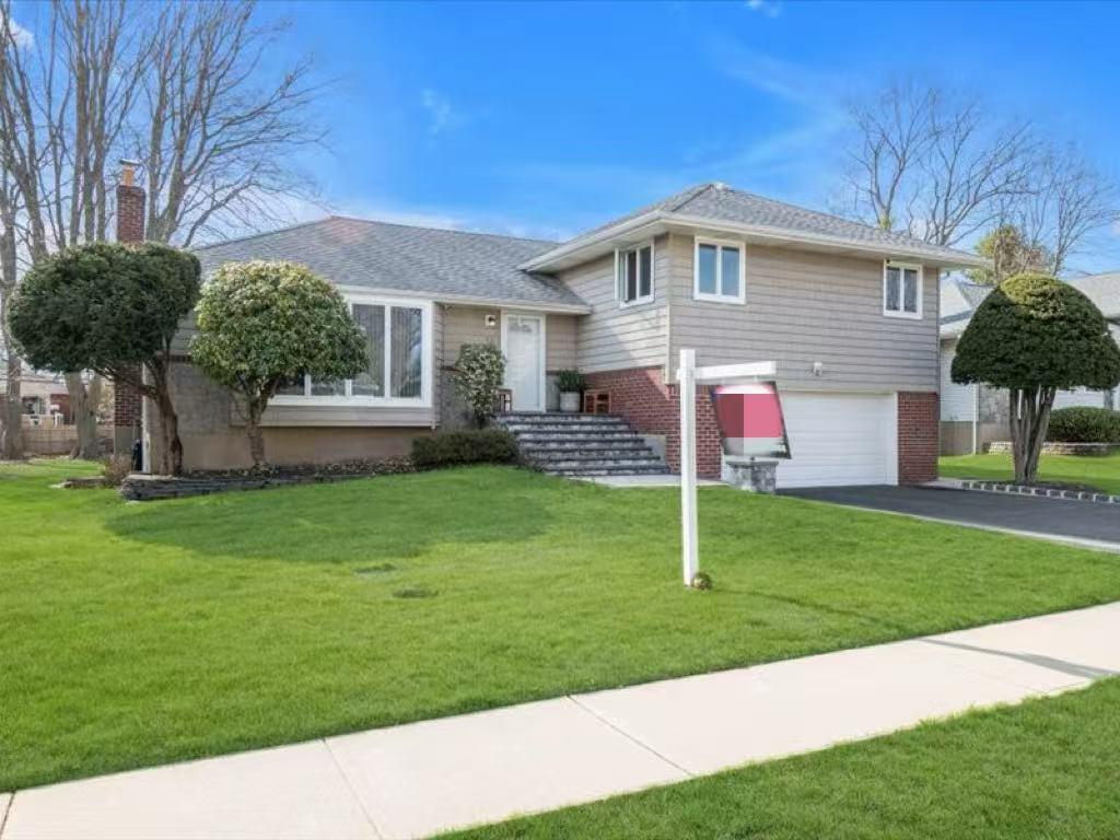 71 Melanie Lane, Syosset, Florida image 2