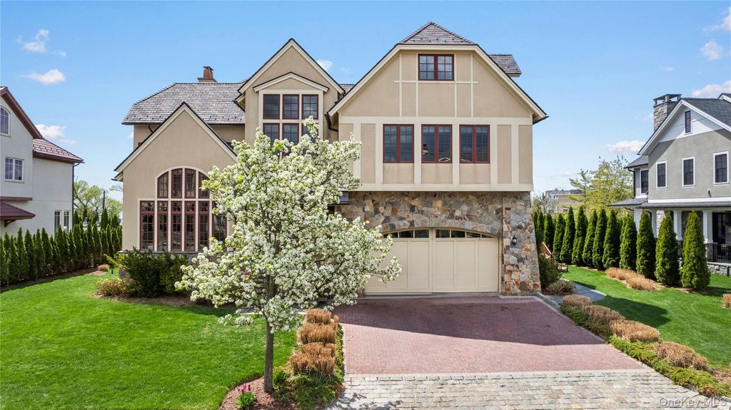 Photo of 7 Brittany Lane, New Rochelle, NY 10805 (MLS # 983506)