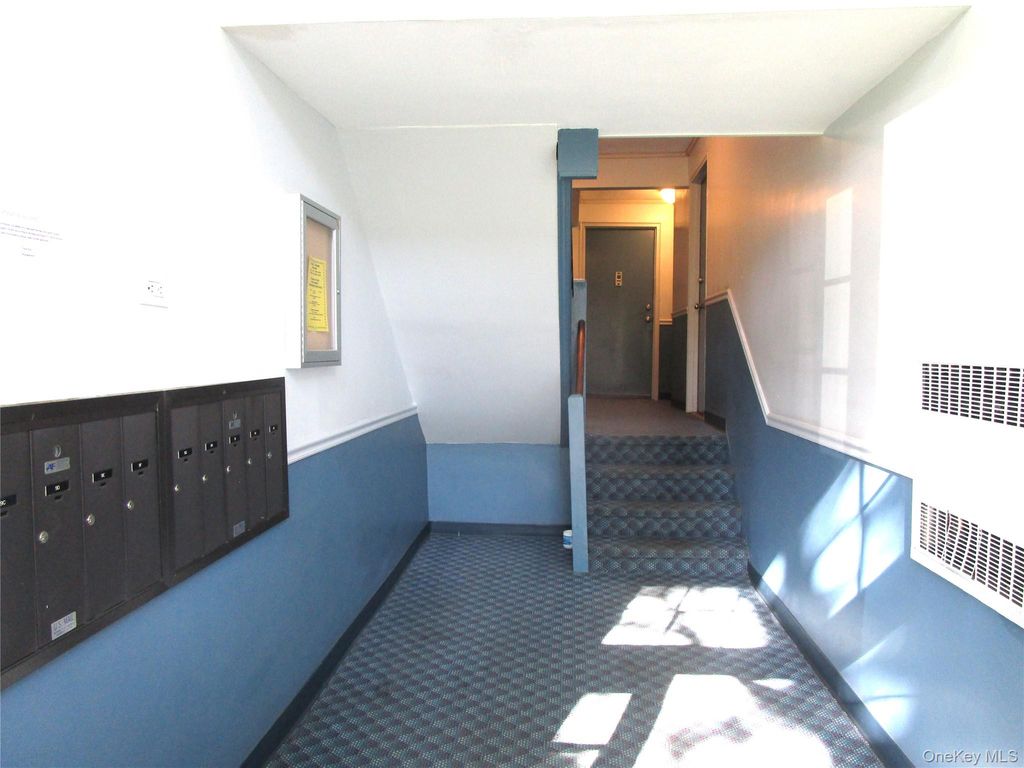 Photo of 324 Post Avenue #9F, Westbury, NY 11590 (MLS # 992545)