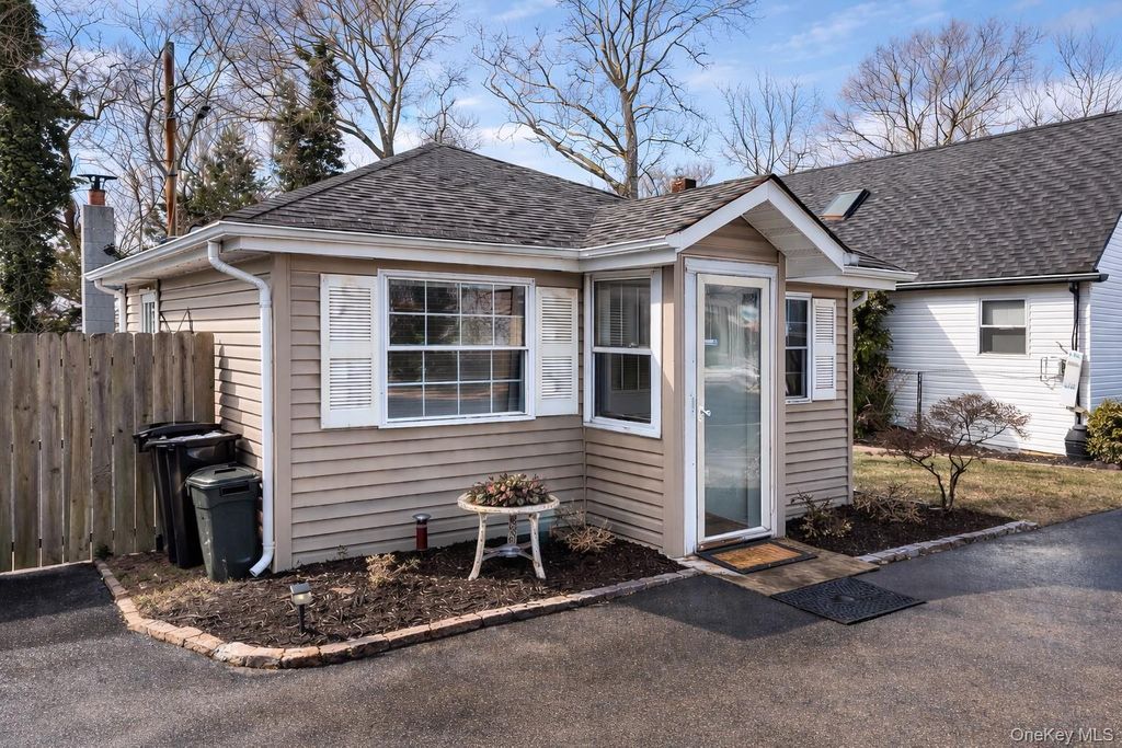 Photo of 66 Palm Road, Rocky Point, NY 11778 (MLS # 965276)