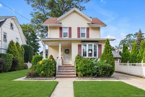 Photo of 35 Manor Road, Lynbrook, NY 11563 (MLS # 910999)