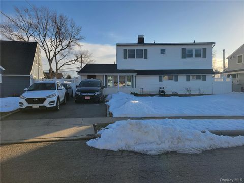 Photo of 4 Carriage Lane, Levittown, NY 11756 (MLS # 966614)