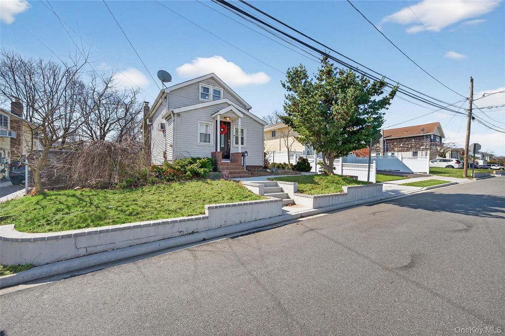 Photo of 2008 Hancock Avenue, North Bellmore, NY 11710 (MLS # 976149)