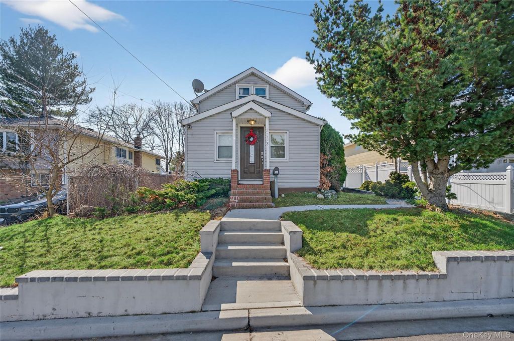 Photo of 2008 Hancock Avenue, North Bellmore, NY 11710 (MLS # 976149)