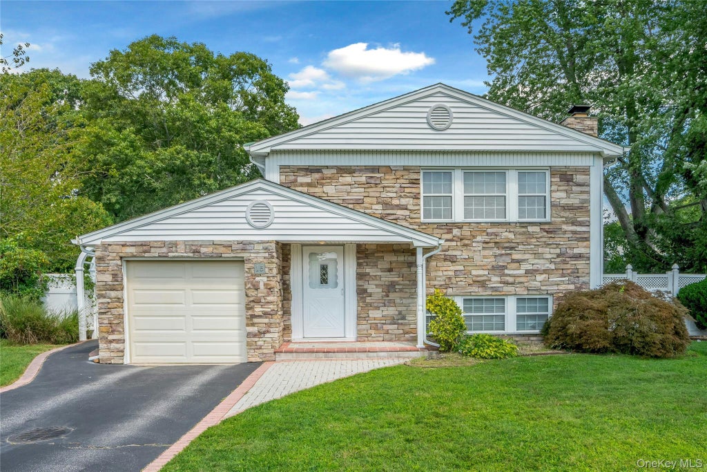 Photo of 15 Greenbrier Lane, Sayville, NY 11782 (MLS # 1024423)