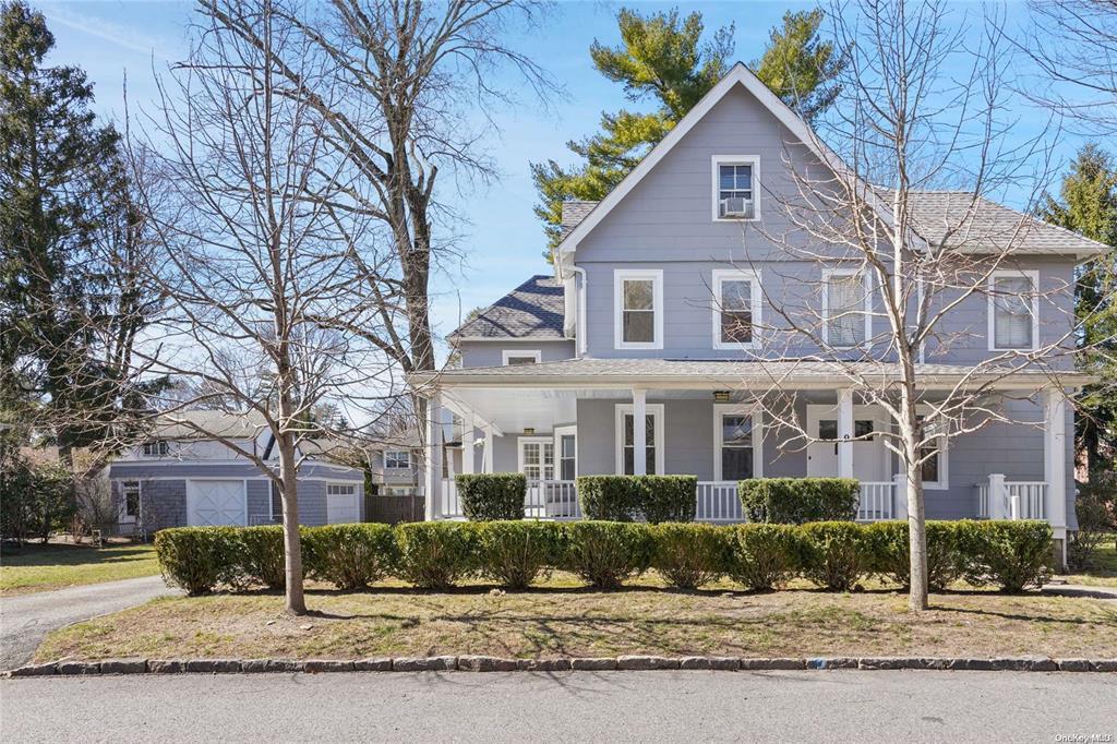 Dobbs Terrace, Scarsdale, New York - 6 Bedrooms  
4 Bathrooms  
12 Rooms - 