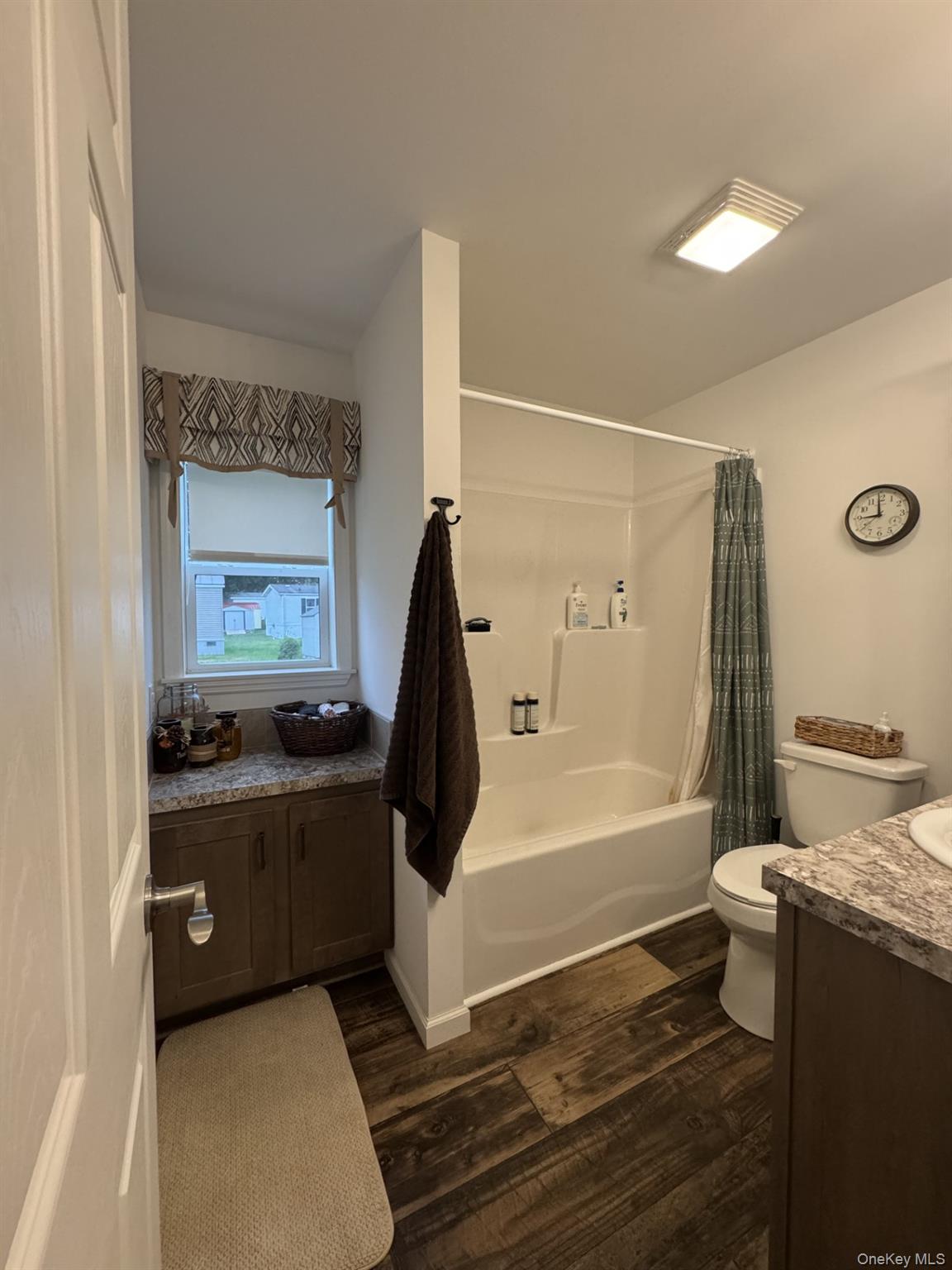 Red Hook, New York 12571, United States, 3 Bedrooms Bedrooms, ,2 BathroomsBathrooms,Residential,Active,194785