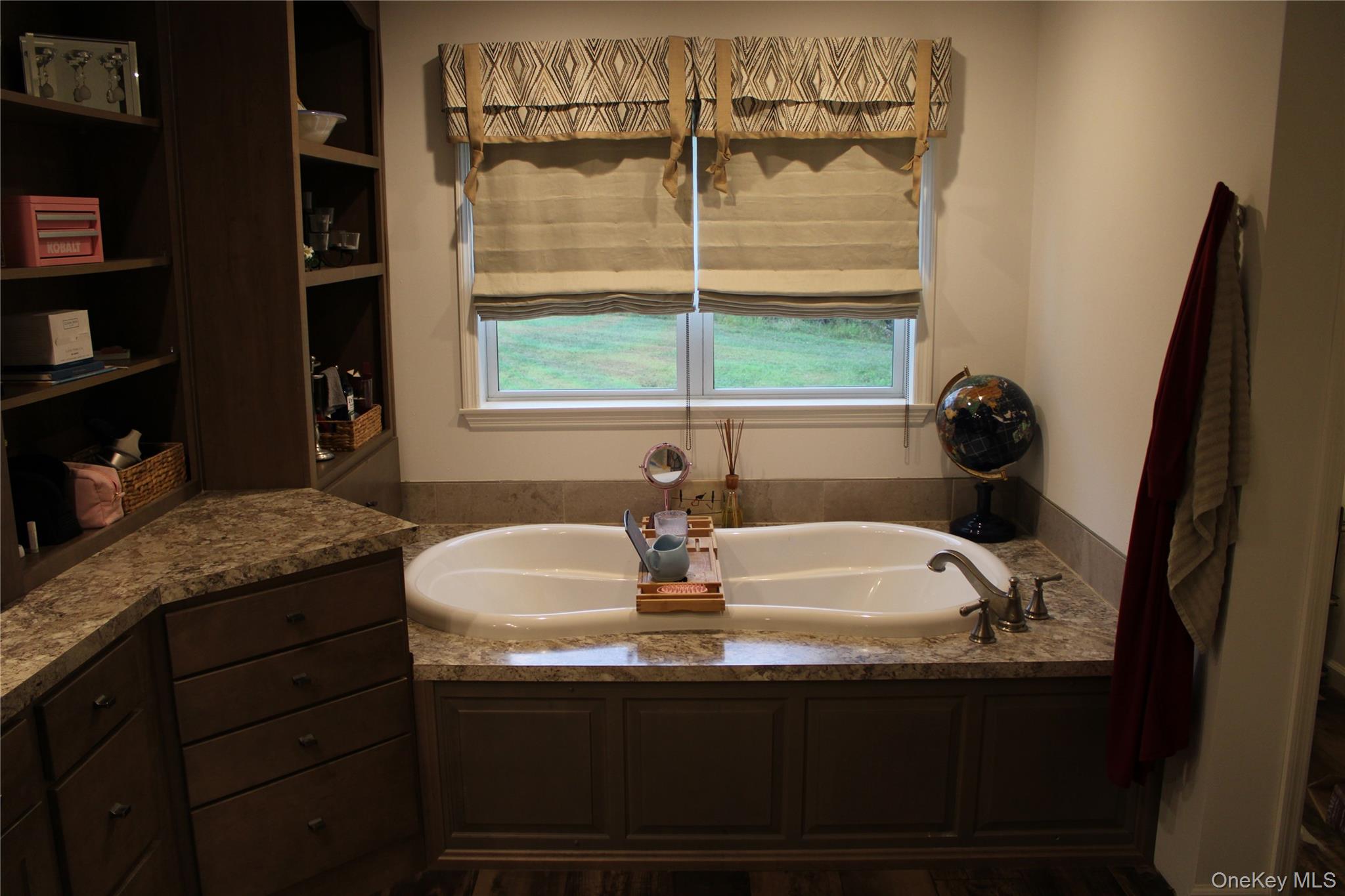 Red Hook, New York 12571, United States, 3 Bedrooms Bedrooms, ,2 BathroomsBathrooms,Residential,Active,194785