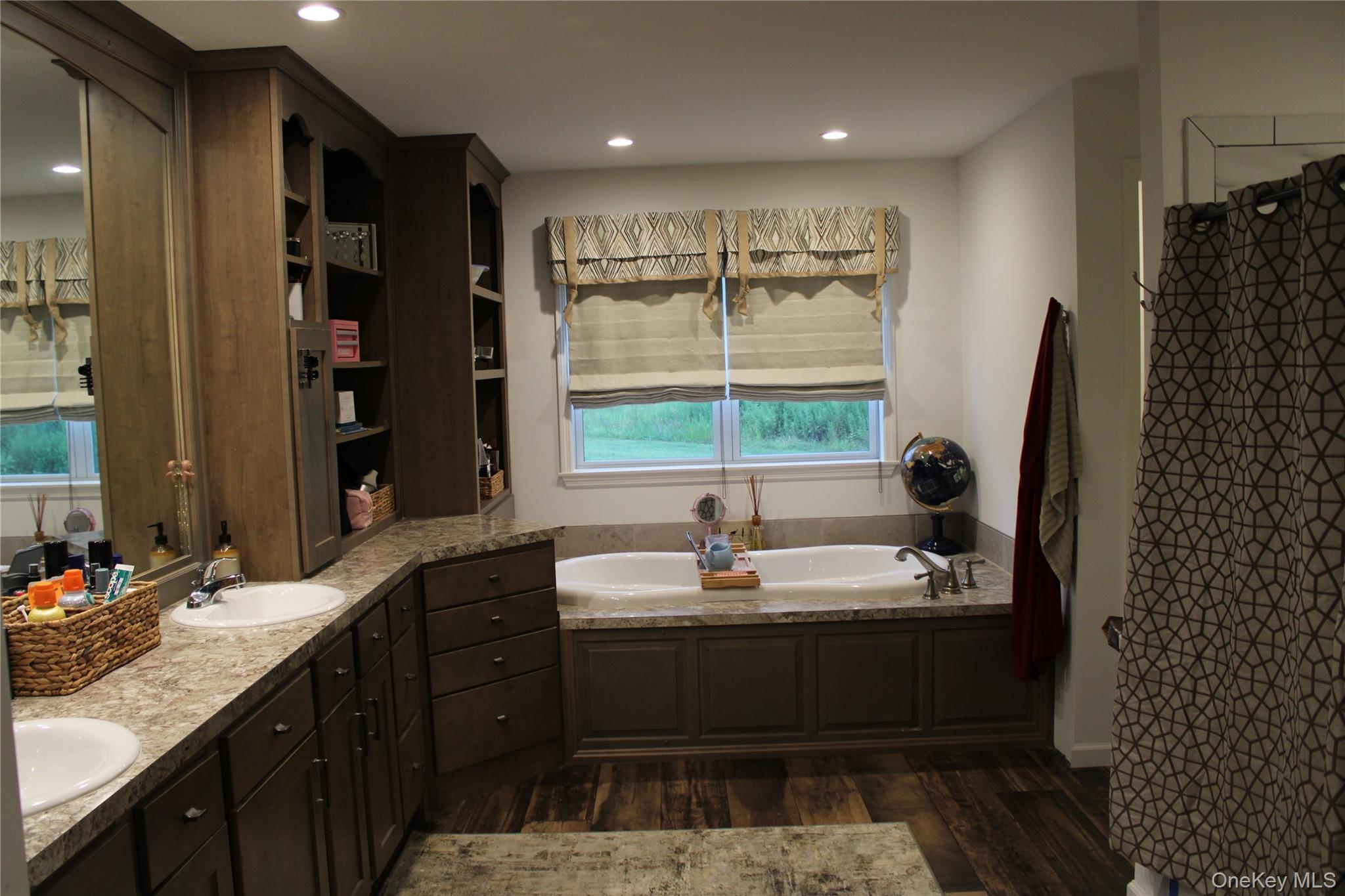 Red Hook, New York 12571, United States, 3 Bedrooms Bedrooms, ,2 BathroomsBathrooms,Residential,Active,194785