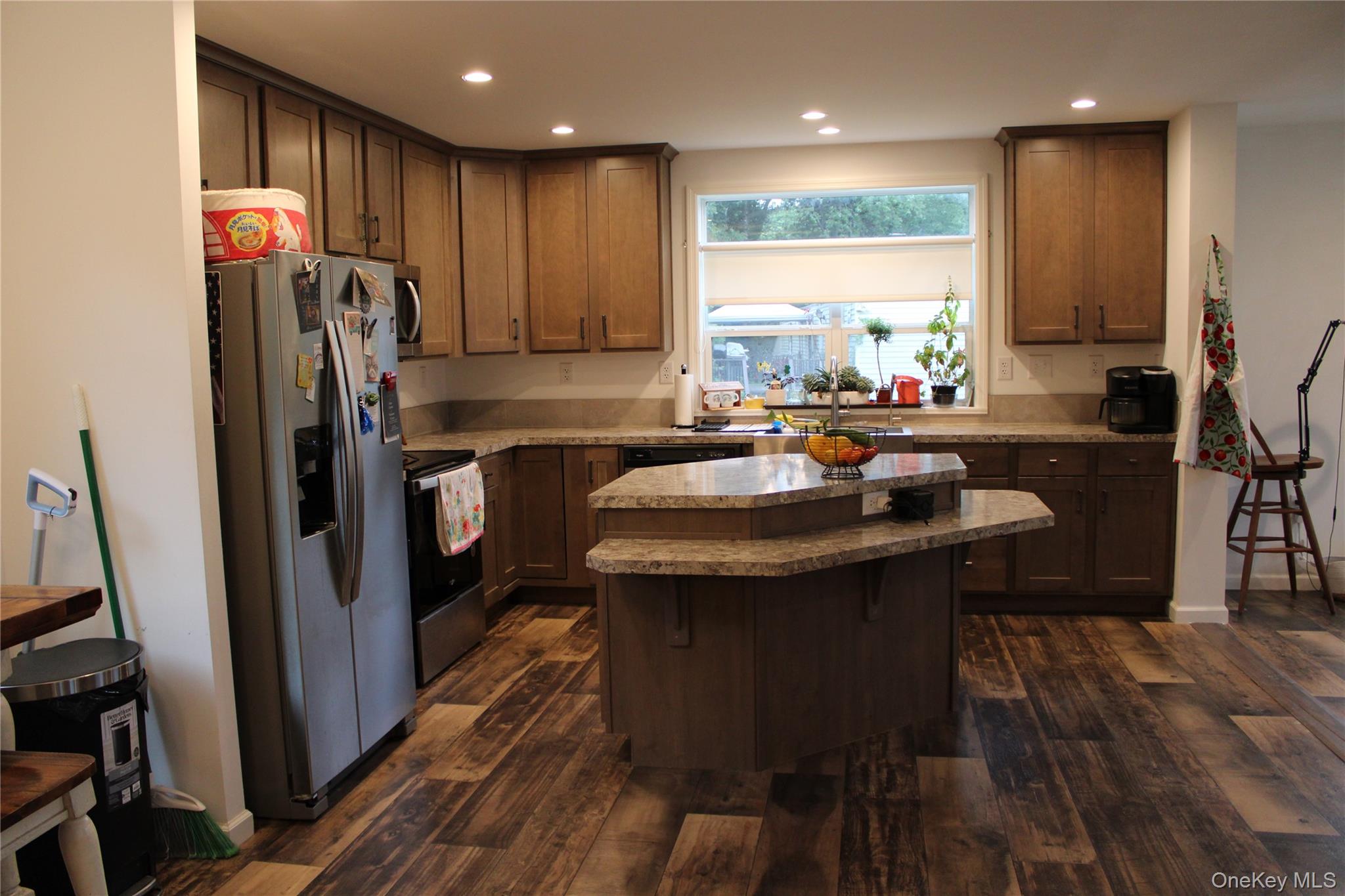 Red Hook, New York 12571, United States, 3 Bedrooms Bedrooms, ,2 BathroomsBathrooms,Residential,Active,194785